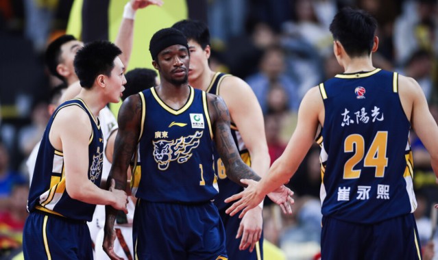 开云登录入口-破案！第3节追到差9分，杜锋却撤下萨姆纳的原因找到，奎因要背锅