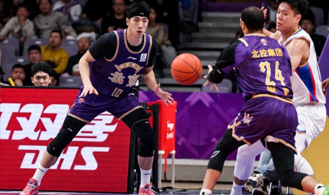 开云登录入口-得不偿失！北控23分输广厦，朱松玮反击摔到腰，胡金秋狂砍22+7