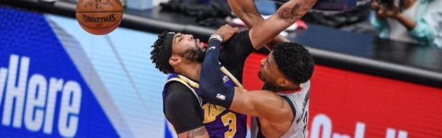 开云官网-惨遭八村垒血腥隔扣！浓眉末节打5号位强行挽尊